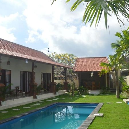 Wiryaroja Guest House Canggu Exteriér fotografie