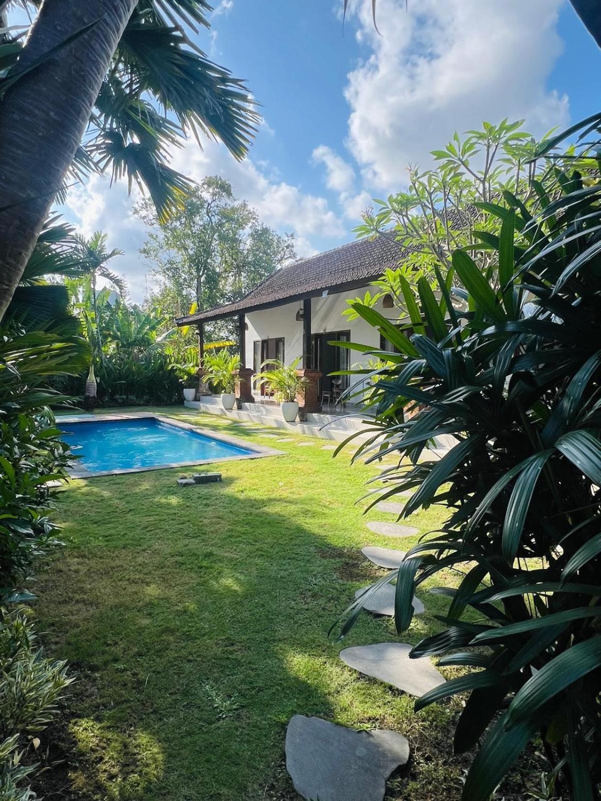 Wiryaroja Guest House Canggu Exteriér fotografie