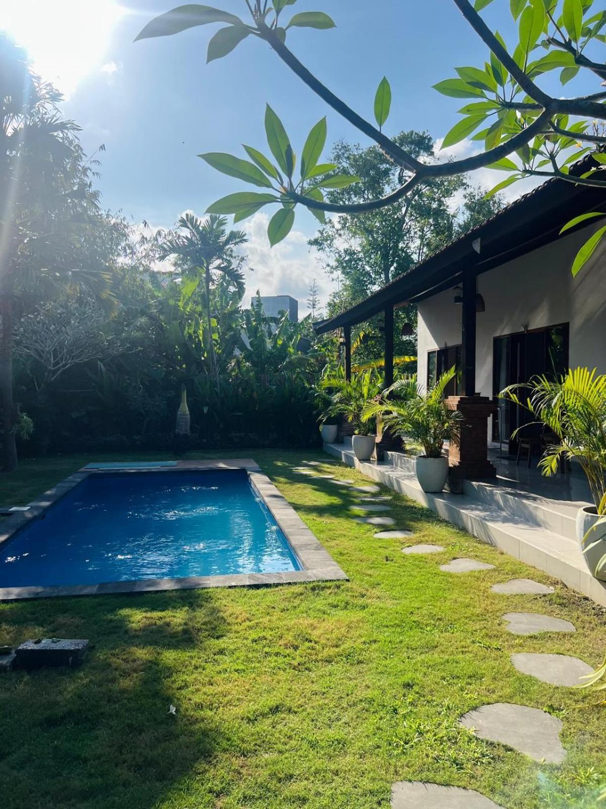 Wiryaroja Guest House Canggu Exteriér fotografie