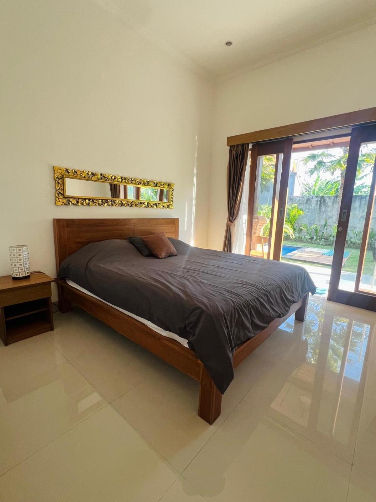 Wiryaroja Guest House Canggu Exteriér fotografie